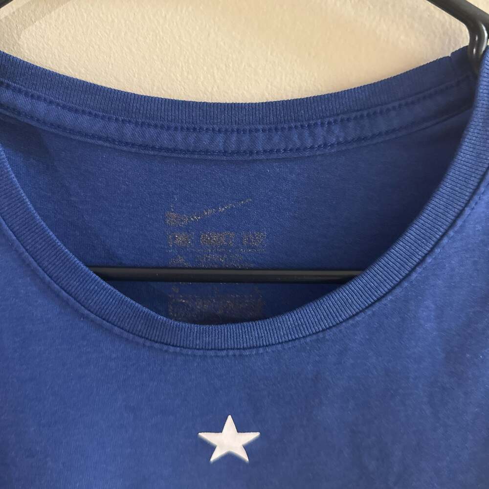 Nike LeBron James Flag Red Stripe Sleeve T-Shirt Blue Men's Size M - Picture 4 of 5